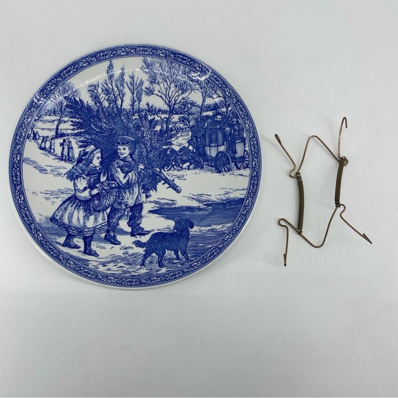 Spode Christmas Plate Blue Room Gathering Tree Victorian Children Dog VTG 1995 - Picture 5 of 5